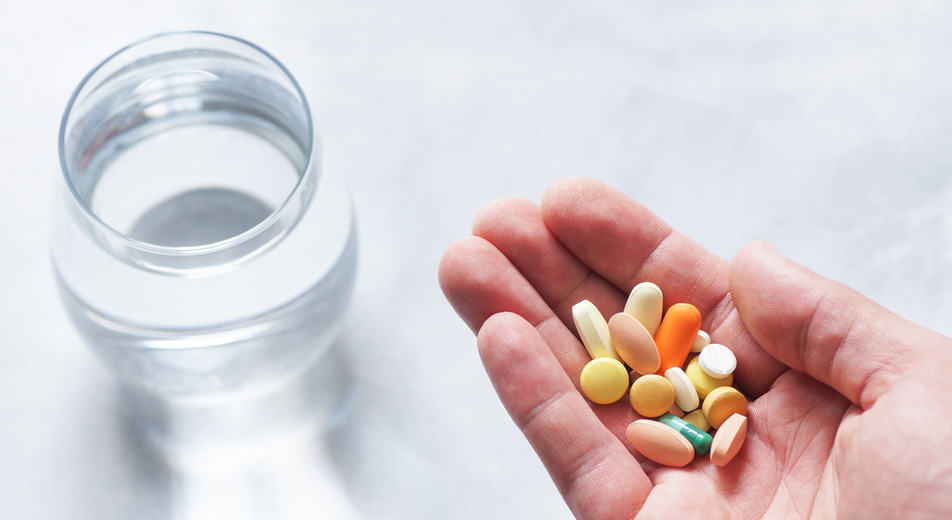 /harzfeld/he/Gerontology/PublishingImages/urine_drugs.jpg